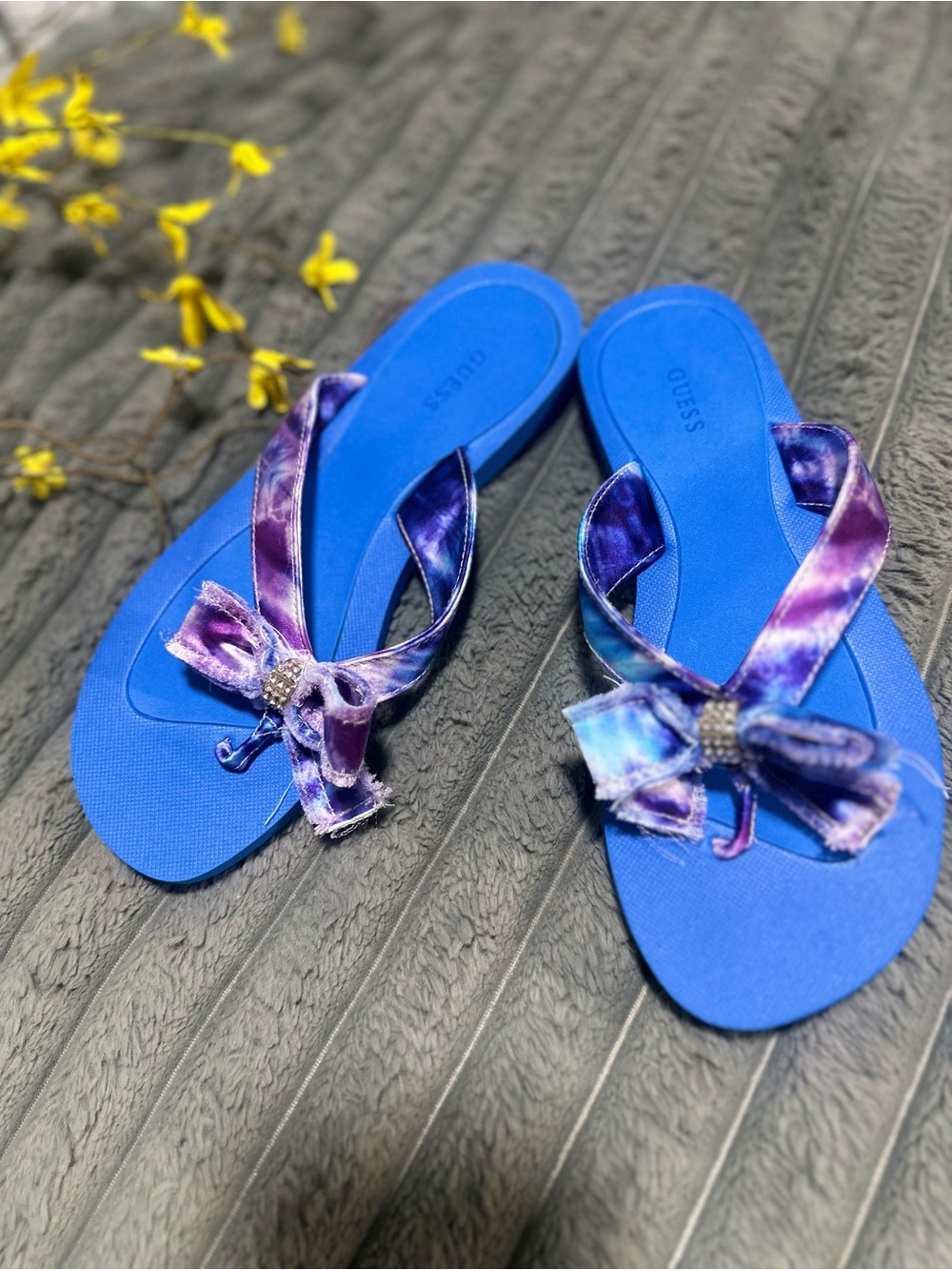 GUESS Blue Sandal Flip-Flops with Purple Tie-Dye Bow Accent